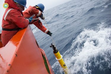 UW's Stephen Riser (left) drops a float into the Southern Ocean during a 2016/17 cruise.
