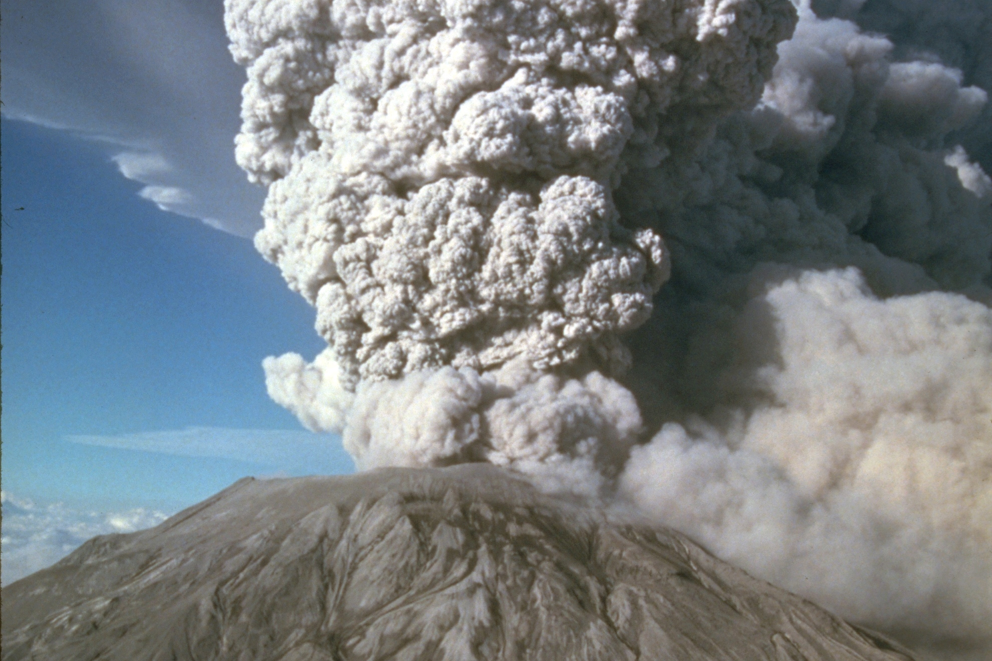 mount st helens volcanic eruption case study